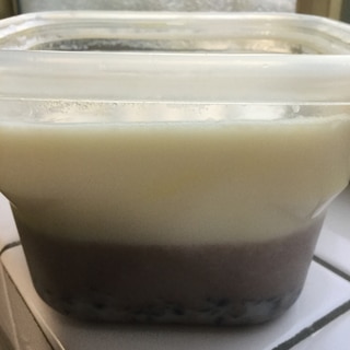 牛乳とあんこで2層の寒天よせ